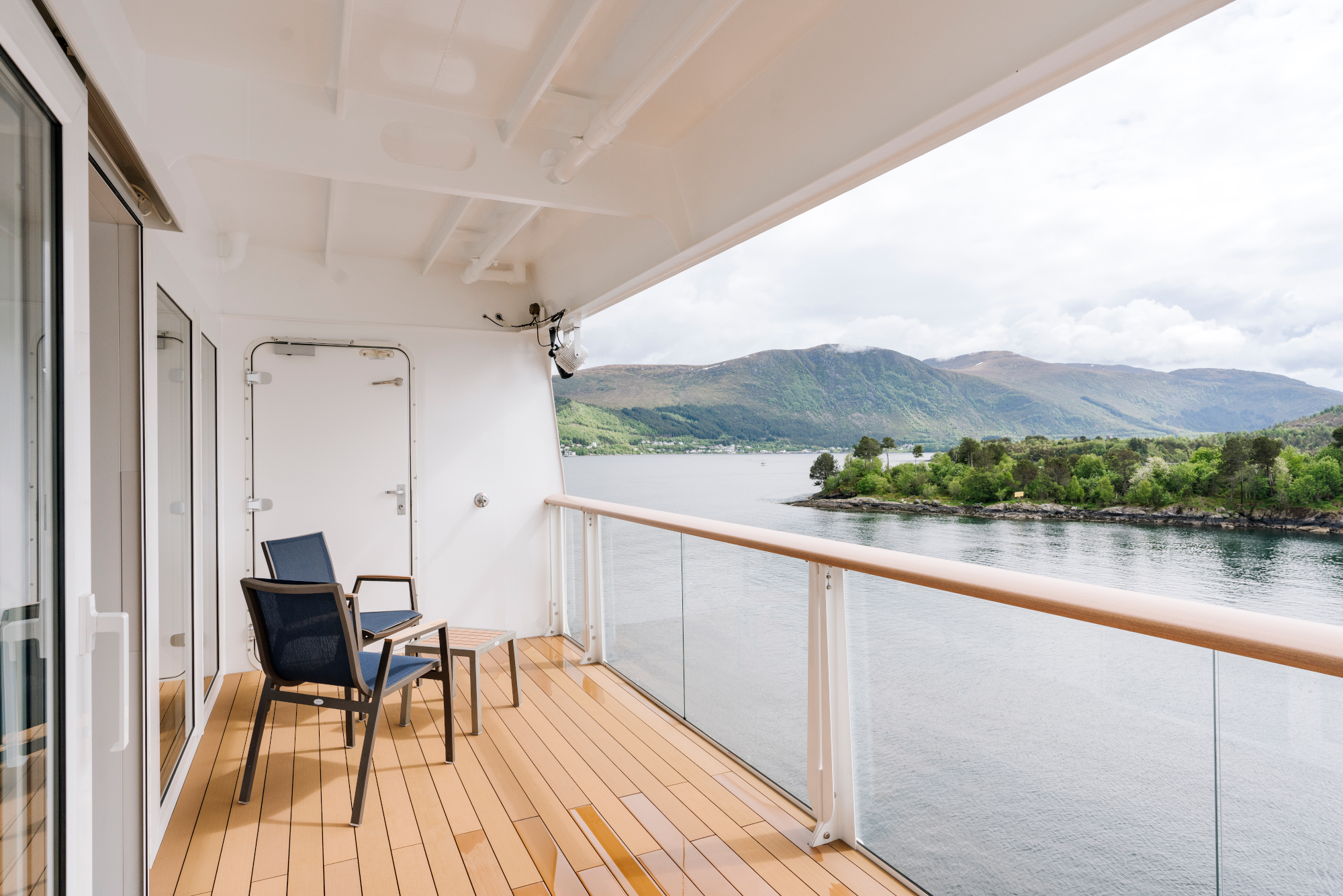MyCruise Hurtigruten MS-Roald-Amundsen Kahytter Balkon XY3